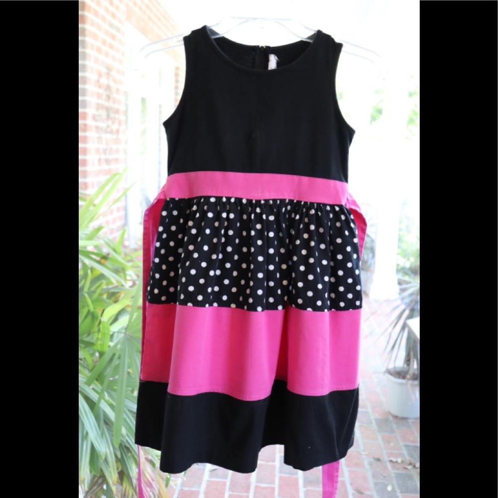 RARE EDITIONS BLACK, WHITE AND HOT PINK SLEEVELESS DRESS IS LIKE NEW